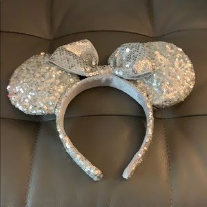 🐭🎈 Authentic WDW Mickey Ears - Silver Sequence